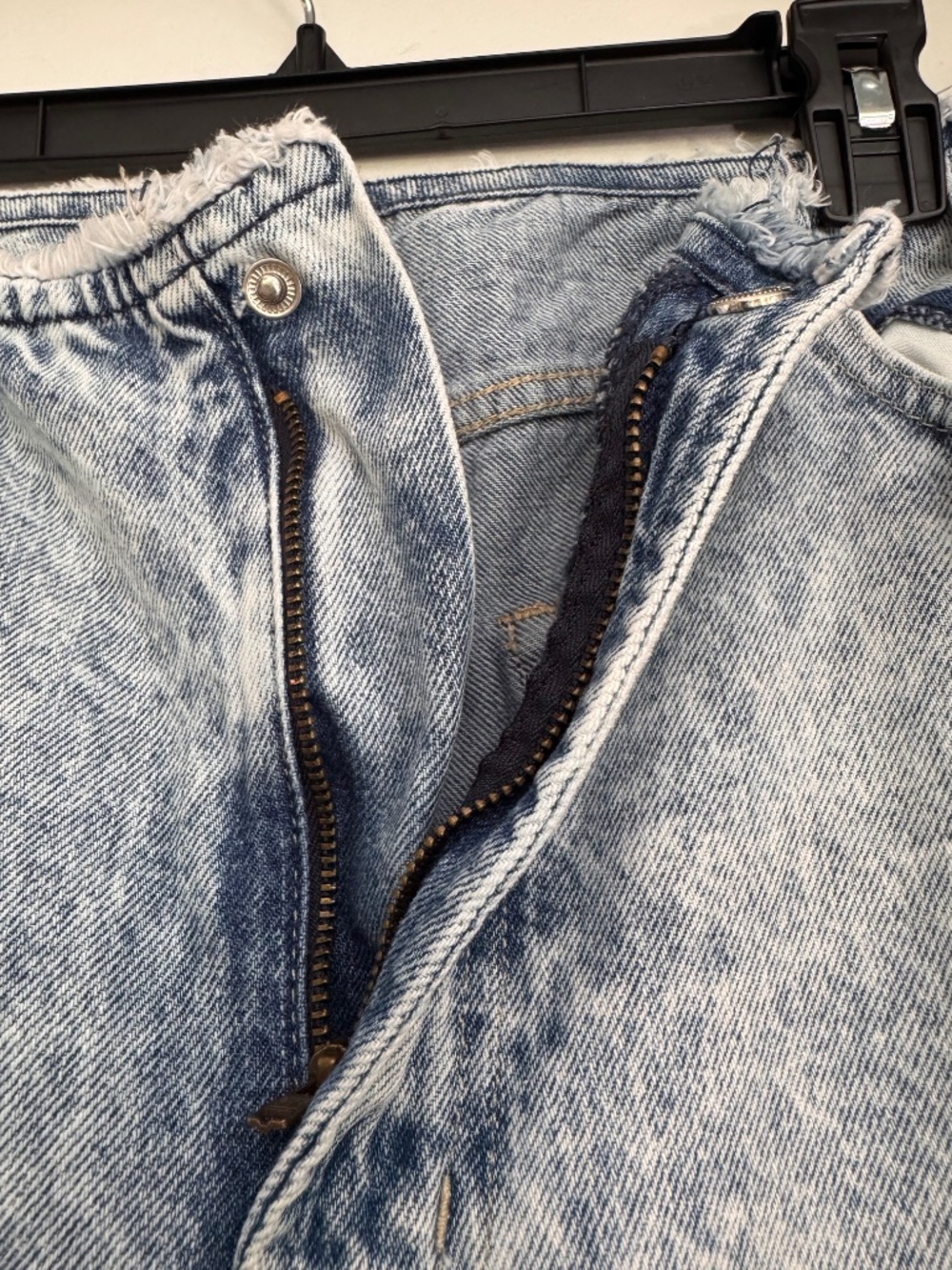 Gap Low Rise Wide Baggy Jeans Marble Acid Wash Raw Hem Size 31 / 12 - Picture 3 of 5